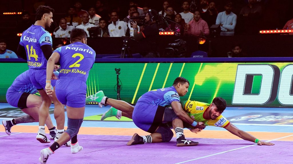 Patna Pirates Beat Bengal Warriorz In Match Of Pro Kabaddi League Season