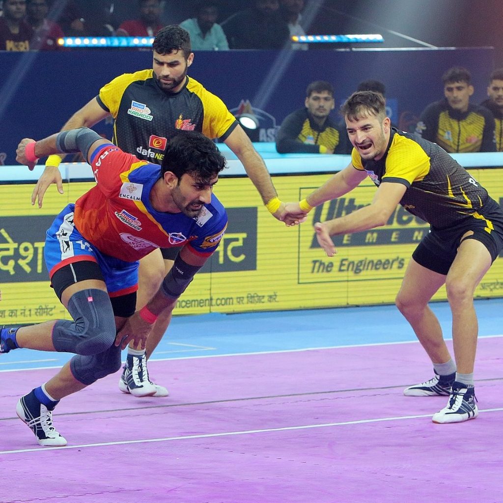 U.P. Yoddha's players pin down Telugu Titan's player, in black jersey,  during their Vivo Pro Kabaddi League match in Ahmadabad, India, Saturday,  Aug. 12, 2017. (AP Photo/Ajit Solanki Stock Photo - Alamy