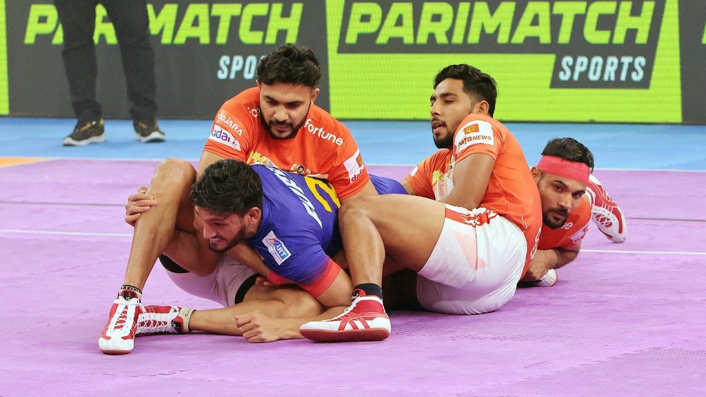 Gujarat Giants Beat Dabang Delhi KC 31-26 In Match 76 Of Pro Kabaddi ...