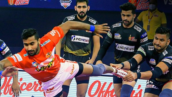 vivo Pro Kabaddi League Season 8: Giants' late attack stuns Titans