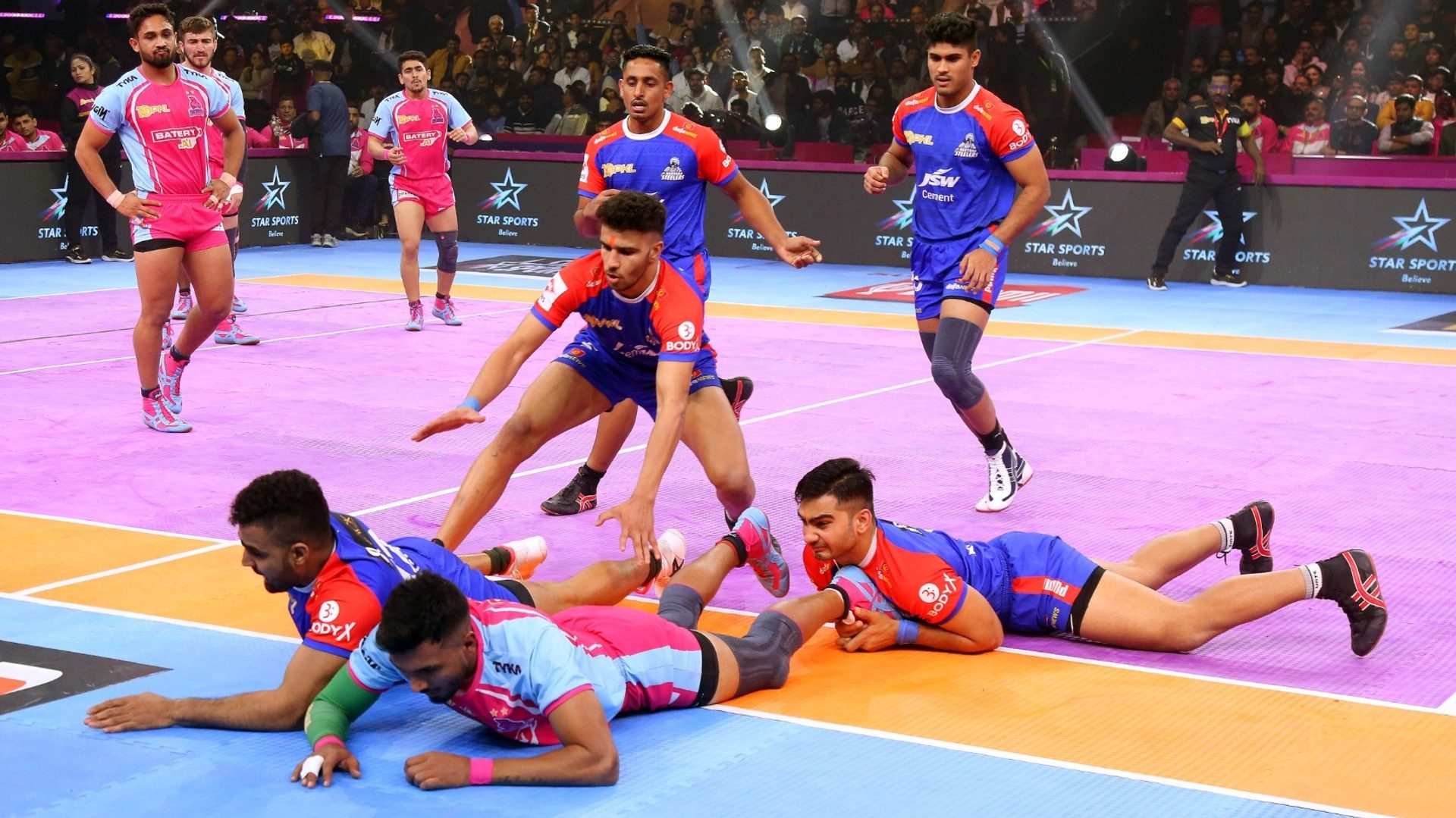 Jaipur Pink Panthers vs Haryana Steelers in semifinal 2 of Pro Kabaddi