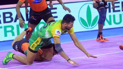 Roaring onto the mat, Sachin Tanwar's here to stay, Patna Pirates' speedy  raider, points galore every play 👑 . . . #PatnaPirates…